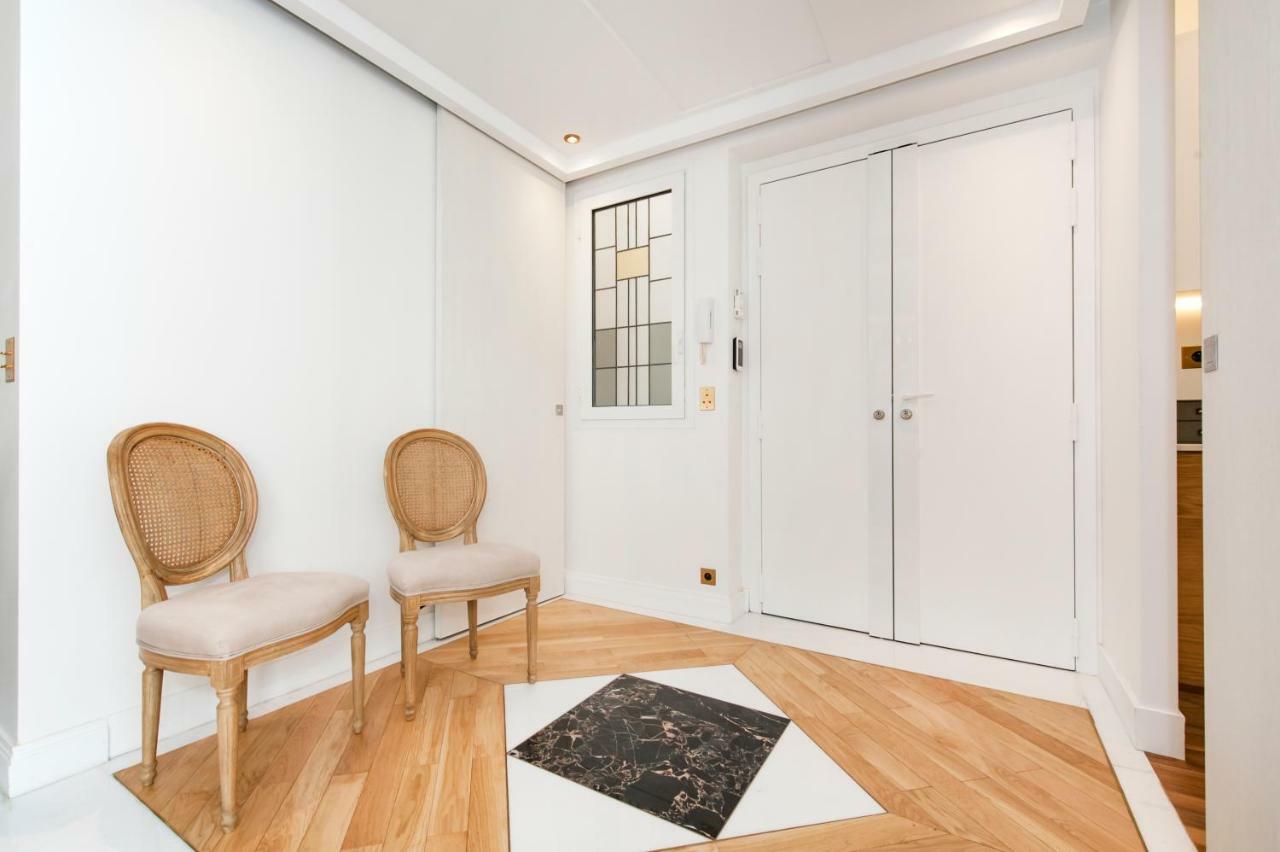 Luxury Montaigne Apartment Paris Bagian luar foto