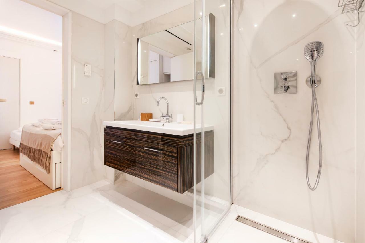 Luxury Montaigne Apartment Paris Bagian luar foto