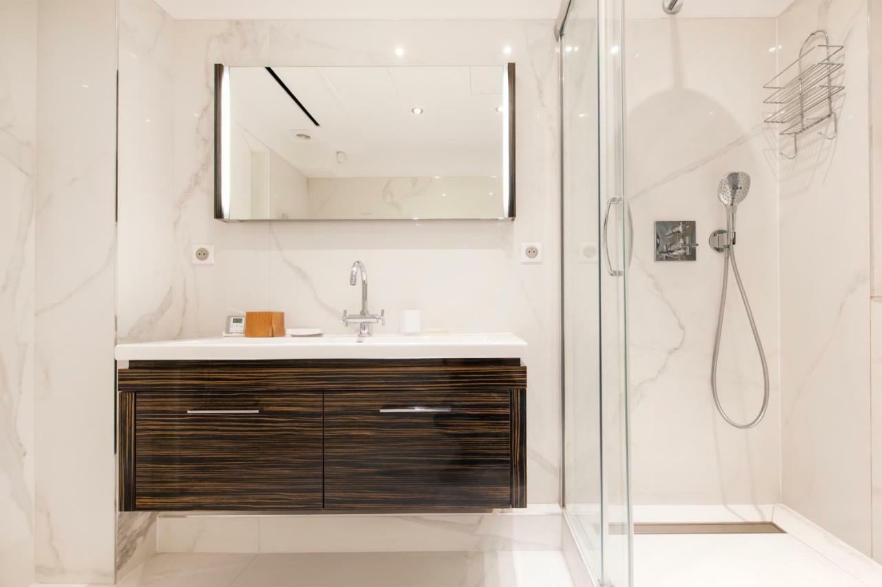 Luxury Montaigne Apartment Paris Bagian luar foto