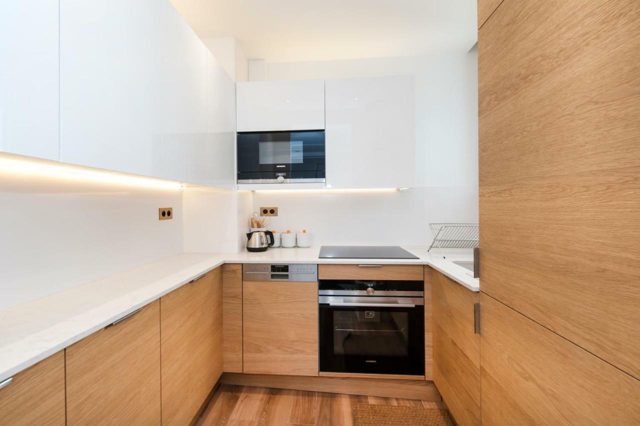Luxury Montaigne Apartment Paris Bagian luar foto
