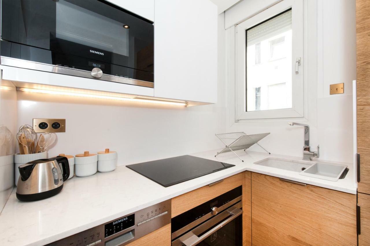 Luxury Montaigne Apartment Paris Bagian luar foto